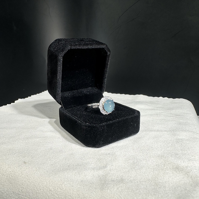 Nhẫn Ngọc Bích Cabochon Giọt Nước Viền Đá – Jadeite Xanh Trung + Mã N004