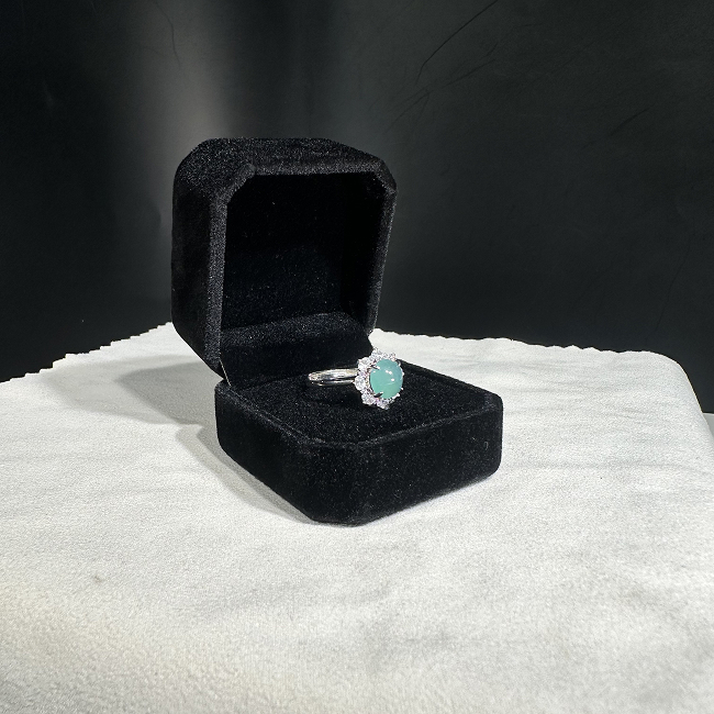 Nhẫn Ngọc Bích Cabochon Viền Halo Đá Tấm – Jadeite Xanh Nhạt + Mã N012