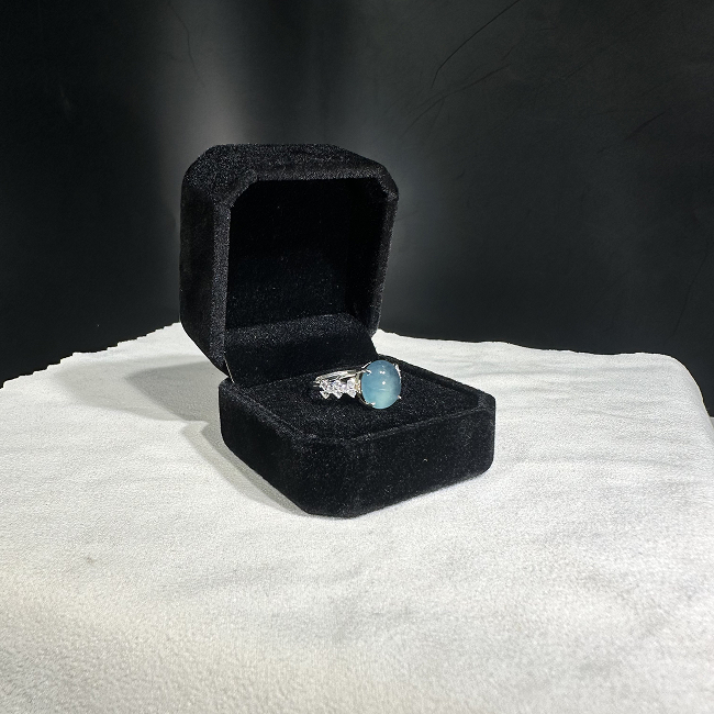 Nhẫn Ngọc Bích Cabochon Cụm (Cluster Setting) – Jadeite Xanh Trung + Mã N015