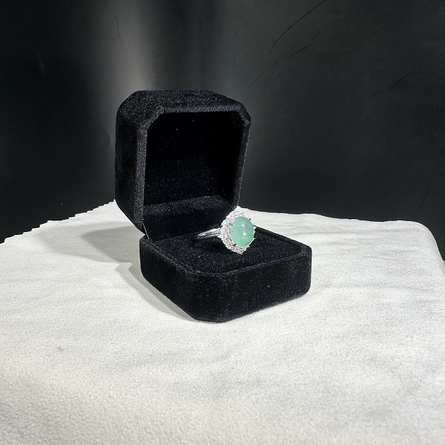 Nhẫn Ngọc Bích Cabochon Tròn Viền Halo Lớn – Jadeite Xanh Trung + Mã N026