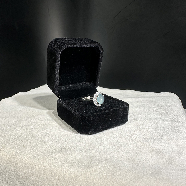 Nhẫn Ngọc Bích Cabochon Hoa (Floral Cluster) – Jadeite Xanh Nhạt + Mã N044